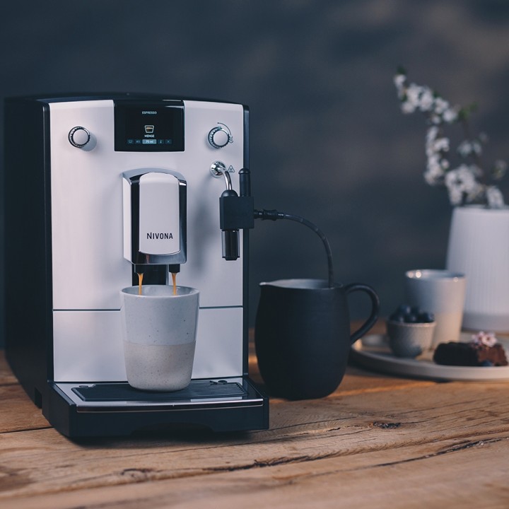 Nivona NICR 560 Vit Espressomaskin inkl. 4,2 kg Rigtig Kaffe