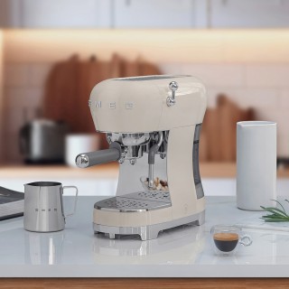 Smeg ECF02CREU Espressomaskin Creme