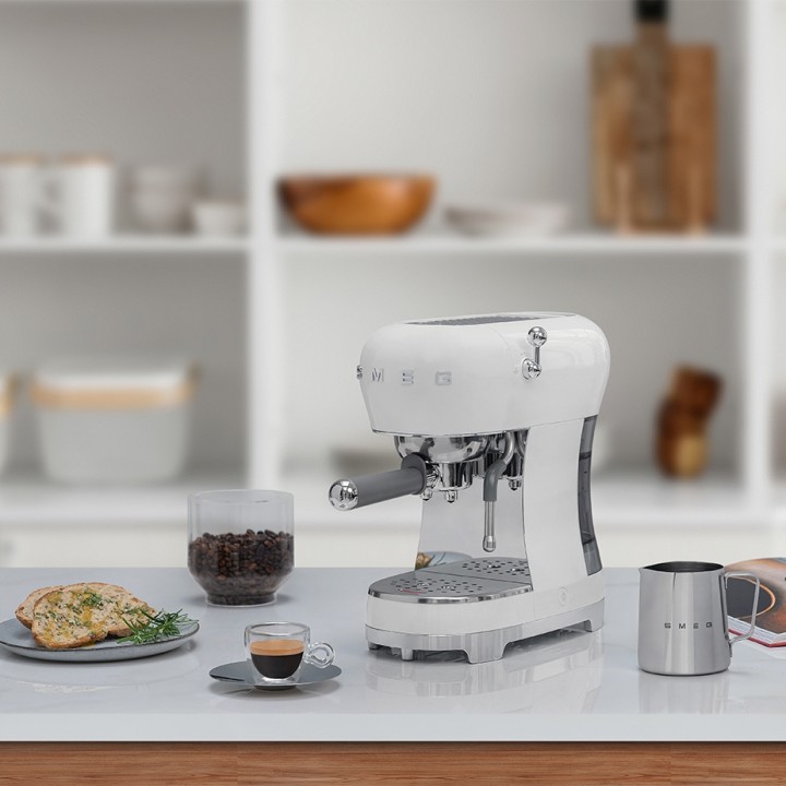 Smeg ECF02WHEU Espressomaskin Vit