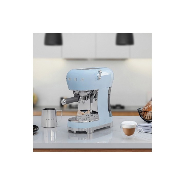Smeg ECF02PBEU Espressomaskin Pastellblå