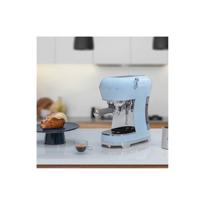 Smeg ECF02PBEU Espressomaskin Pastellblå