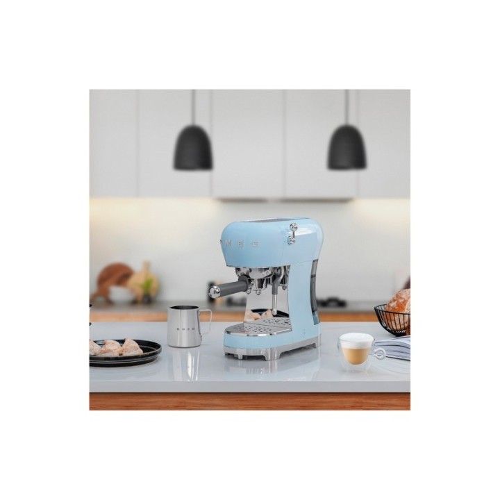 Smeg ECF02PBEU Espressomaskin Pastellblå