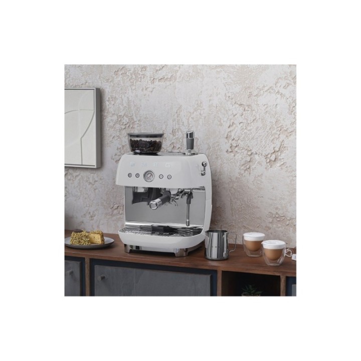 Smeg EGF03WHEU Manuell espressomaskin inkl. mjölkkanna & 1,5 kg Rigtig Kaffe