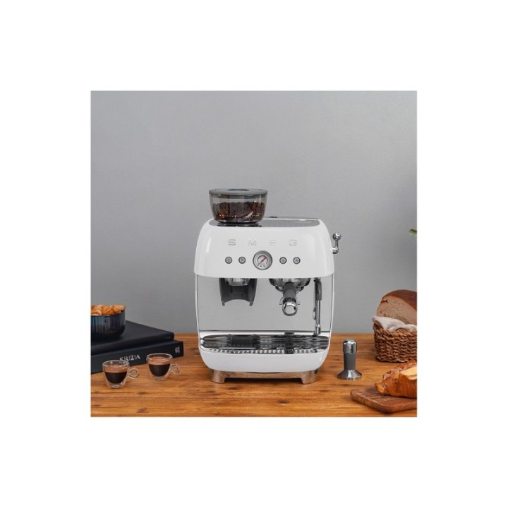 Smeg EGF03WHEU Manuell espressomaskin inkl. mjölkkanna & 1,5 kg Rigtig Kaffe