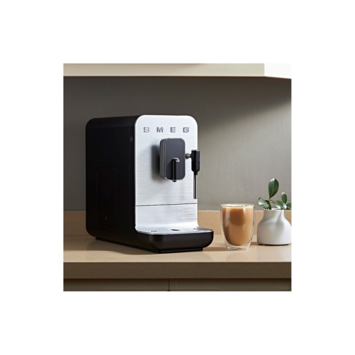 Smeg BCC12BLMEU Svart Inkl. Mjölkkanna 0,35L & Crema Intenso 1kg