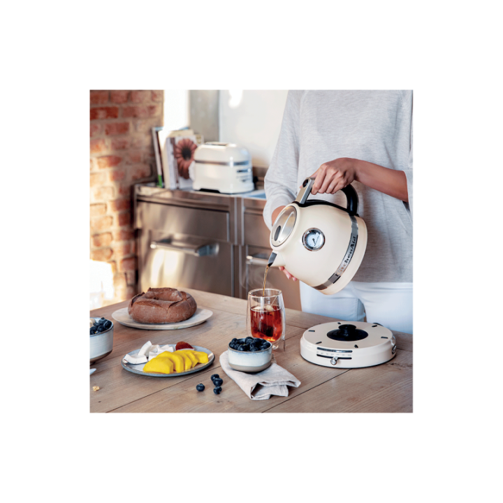 KitchenAid 5KEK1522EAC Artisan Vattenkokare 1,5 L Gräddfärgad