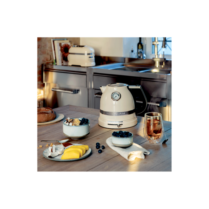KitchenAid 5KEK1522EAC Artisan Vattenkokare 1,5 L Gräddfärgad