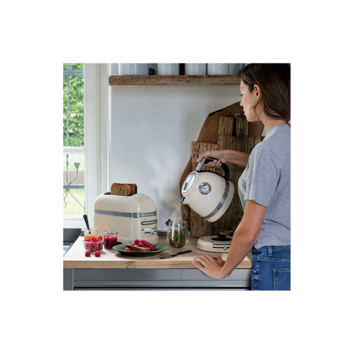 KitchenAid 5KEK1522EAC Artisan Vattenkokare 1,5 L Gräddfärgad