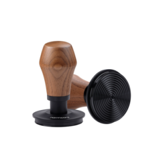 Normcore V4 Tamper med Fjäder, Rillor & Titanbeläggning 58 mm Valnöt