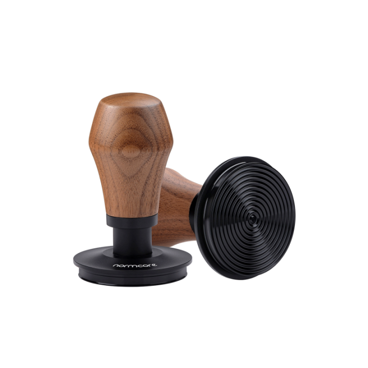 Normcore V4 Tamper med Fjäder, Rillor & Titanbeläggning 58 mm Valnöt