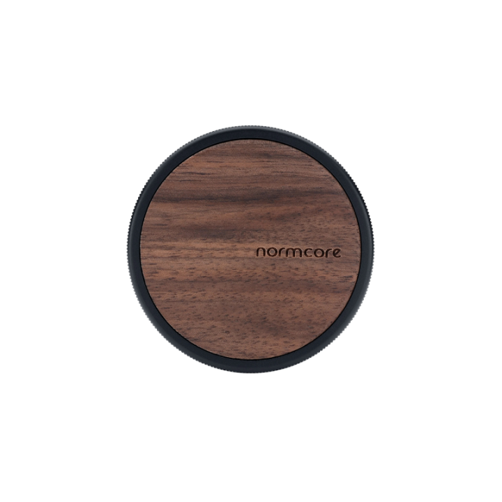 Normcore Coffee Gravity Leveling Tool med titanbeläggning 58 mm Valnöt