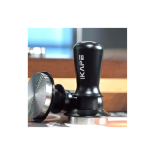 IKAPE V3 Kalibreret Tamper med Fjeder & Riller 58 mm Sort