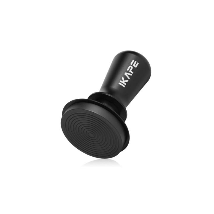 IKAPE V3 Kalibreret Tamper med Fjeder, Riller & Titaniumsbelægning 53,3 mm Sort